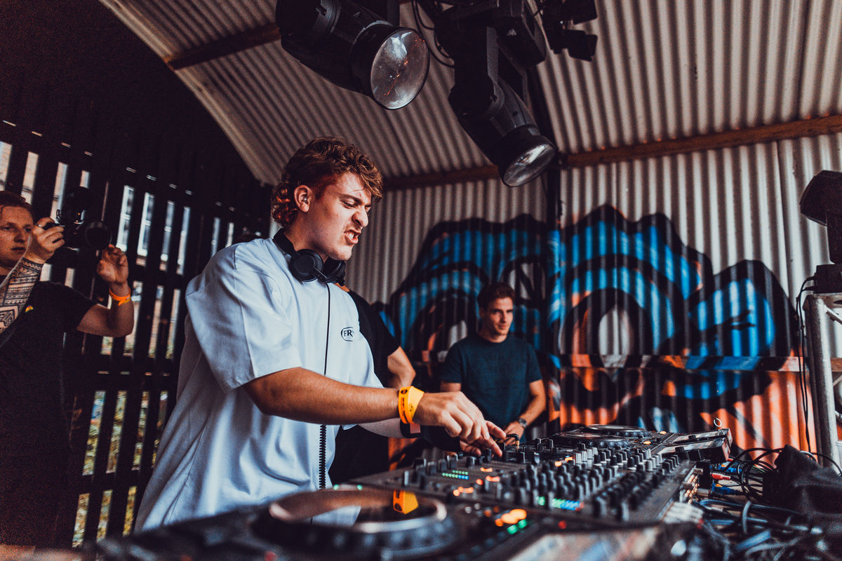 Loading... just a sec